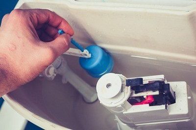Réparation fuite de chasse d'eau : un problème à prendre au sérieux avec un plombier agréé sur Bruxelles